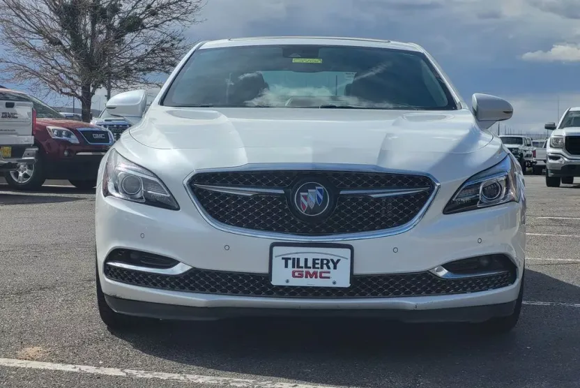 2019 Buick LaCrosse Avenir photo 1