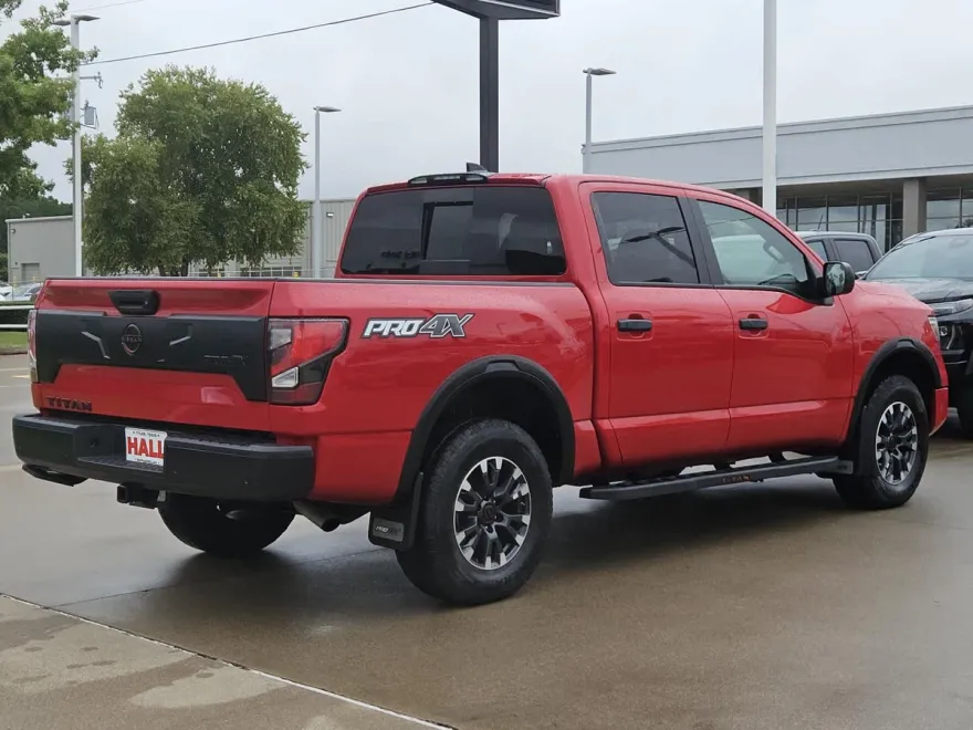 2023 Nissan Titan Crew Cab PRO-4X photo 1