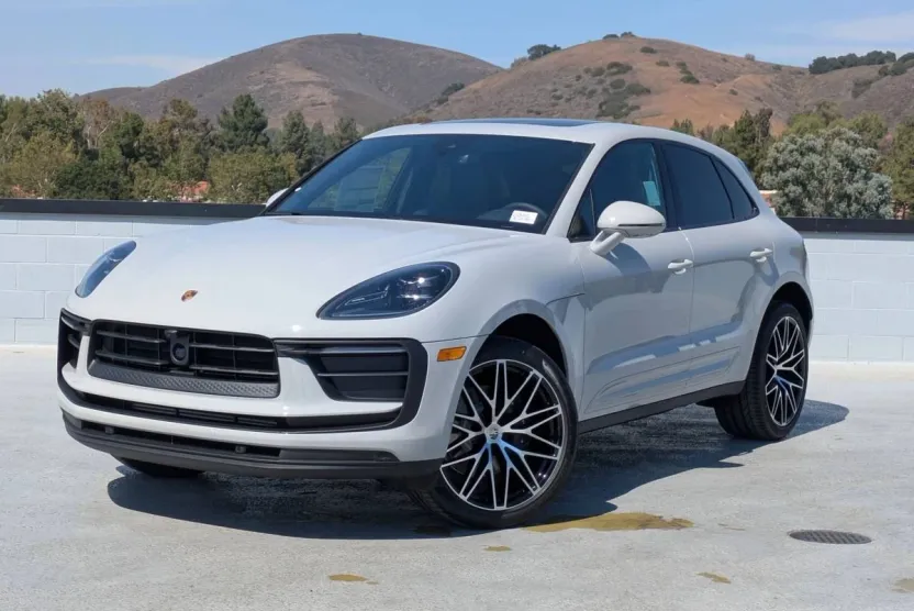 2025 Porsche Macan T photo 1