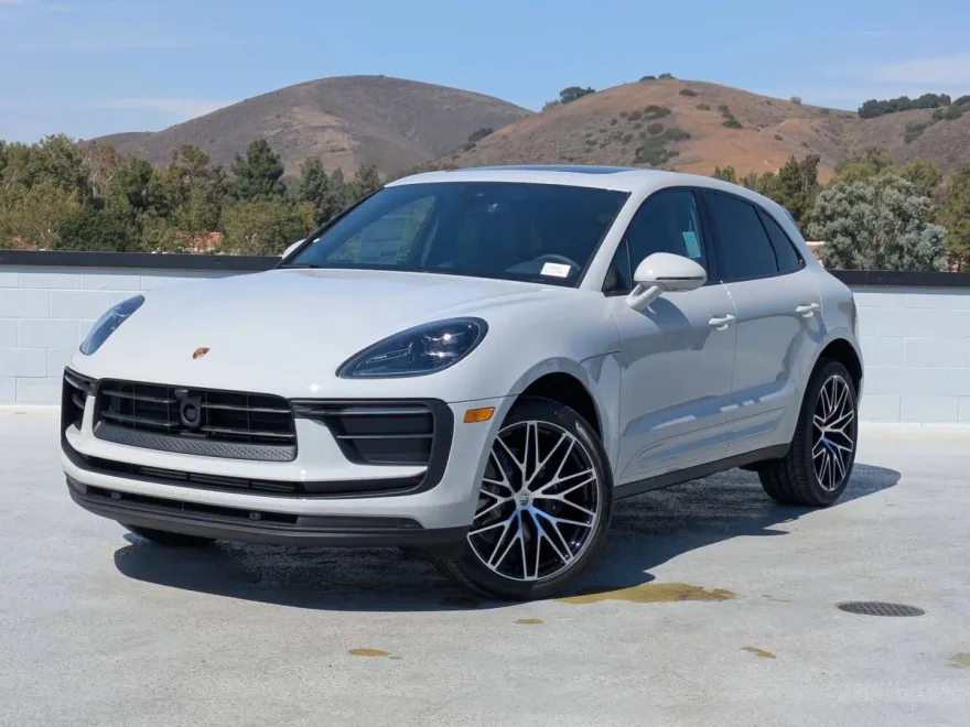 2025 Porsche Macan T photo 1