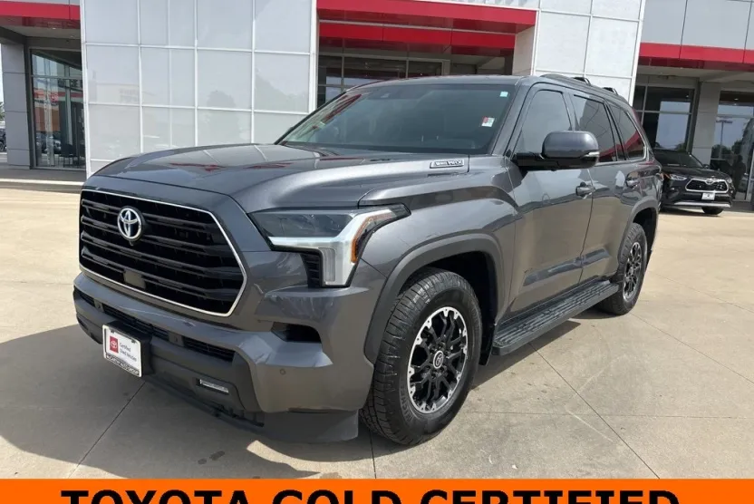 2023 Toyota Sequoia SR5 photo 1