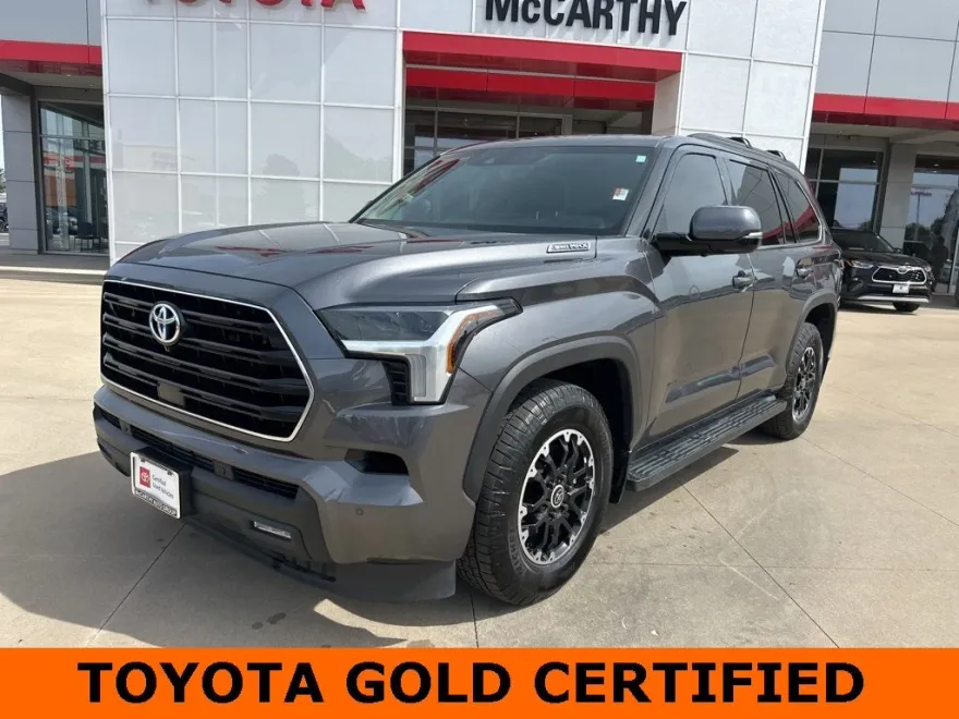 2023 Toyota Sequoia SR5 photo 1