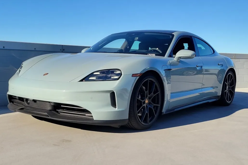 2025 Porsche Taycan 4S photo 1