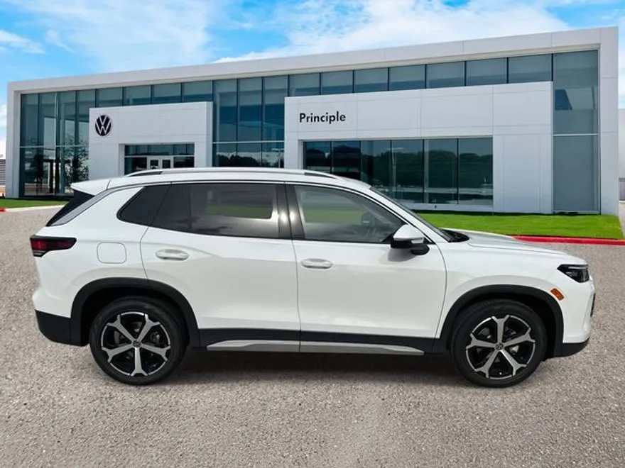 2025 Volkswagen Tiguan SE photo 1