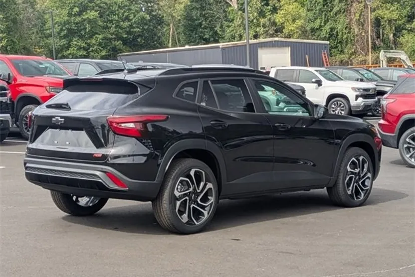 2025 Chevrolet Trax photo 1