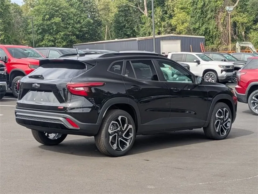 2025 Chevrolet Trax photo 1