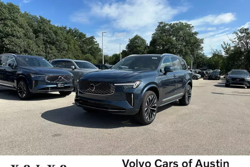 2026 Volvo XC90 T8 Plus photo 1