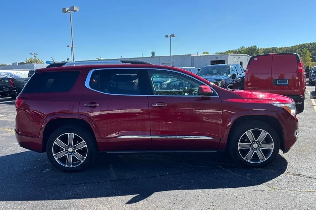 2019 Gmc Acadia Denali photo 1