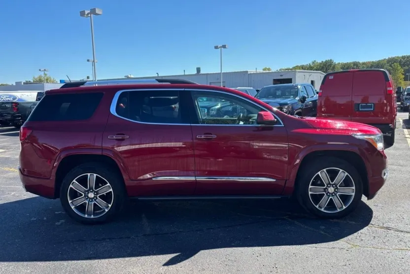 2019 Gmc Acadia Denali photo 1