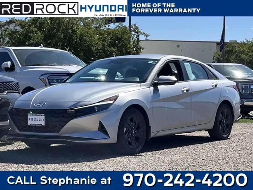 2023 Hyundai Elantra SEL photo 1