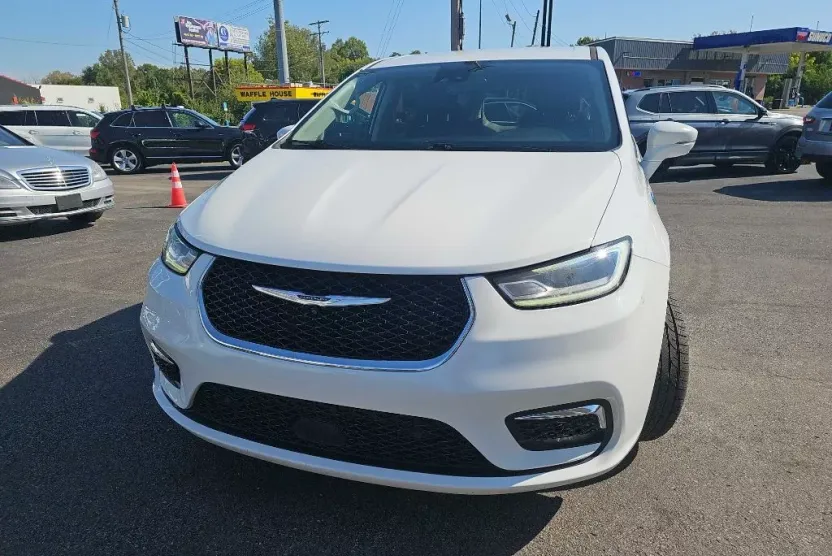 2022 Chrysler Pacifica Hybrid Touring L photo 1