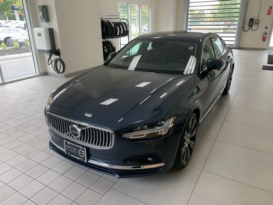 2023 Volvo S90 Plus photo 1