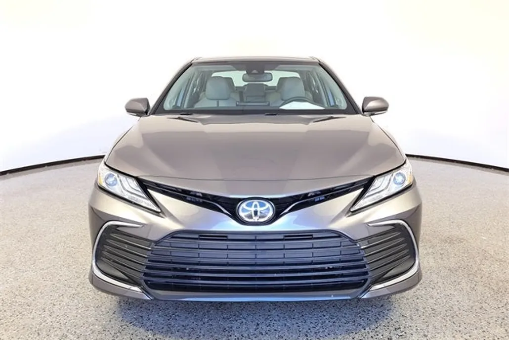 2021 Toyota Camry XLE photo 1