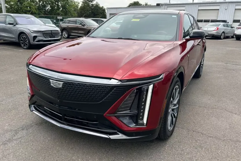 2024 Cadillac Lyriq Sport photo 1