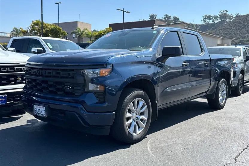 2023 Chevrolet Silverado 1500 Custom photo 1