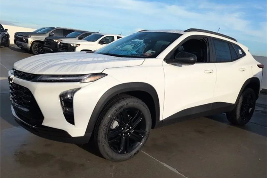 2026 Chevrolet Trax LT photo 1