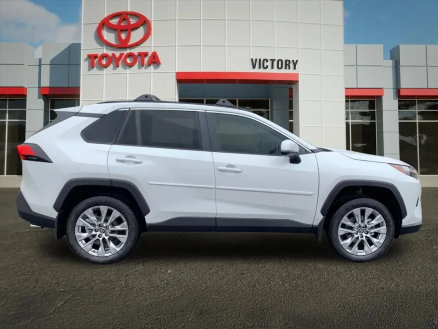 2025 Toyota RAV4 XLE Premium photo 1