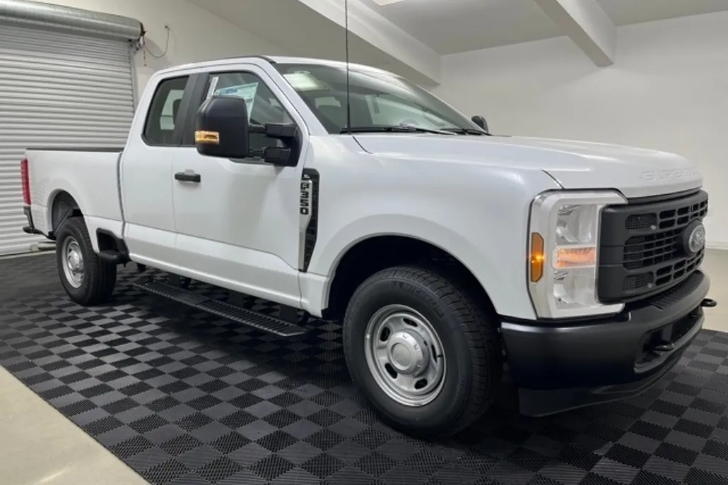 2024 Ford F-350 photo 1