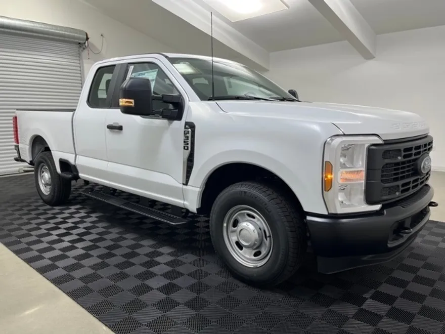 2024 Ford F-350 photo 1