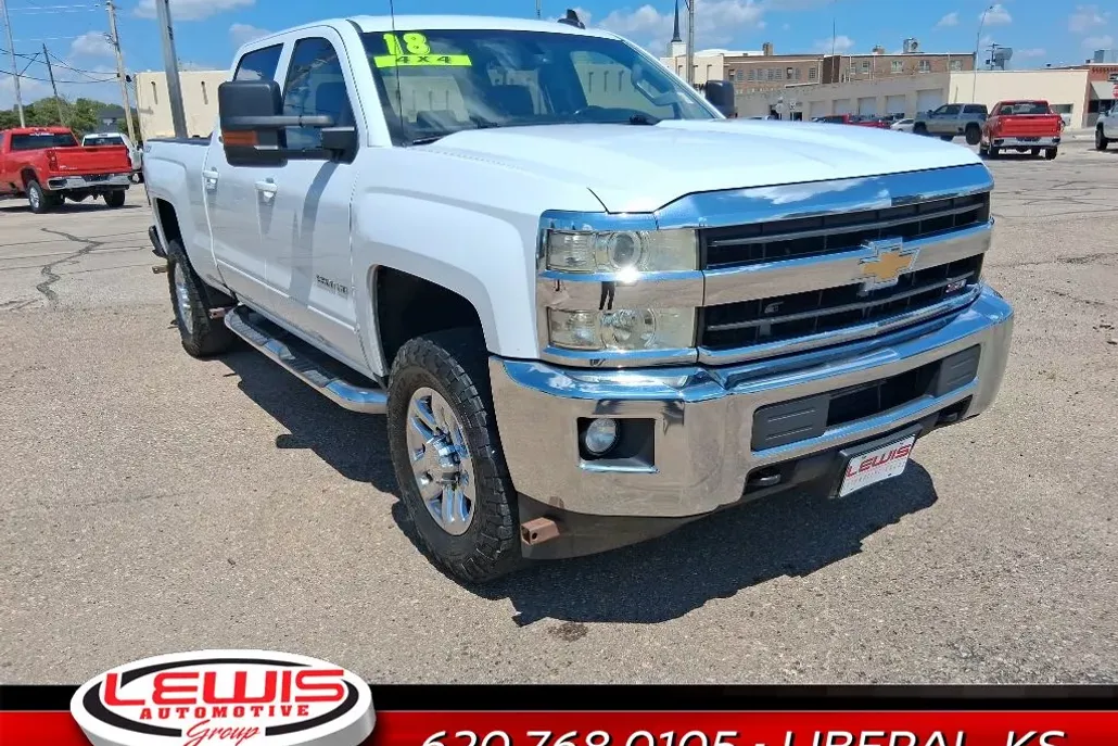 2018 Chevrolet Silverado LT photo 1