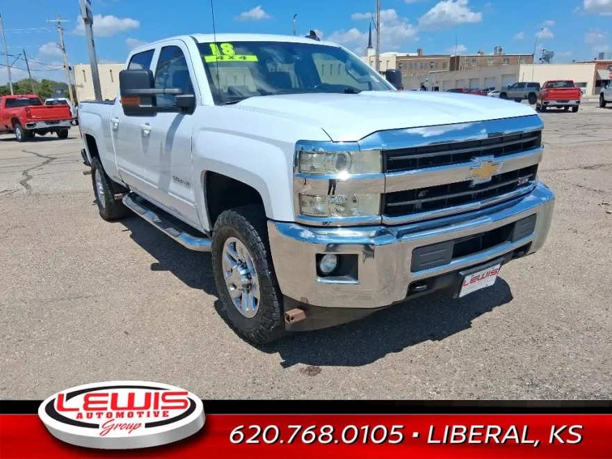 2018 Chevrolet Silverado LT photo 1