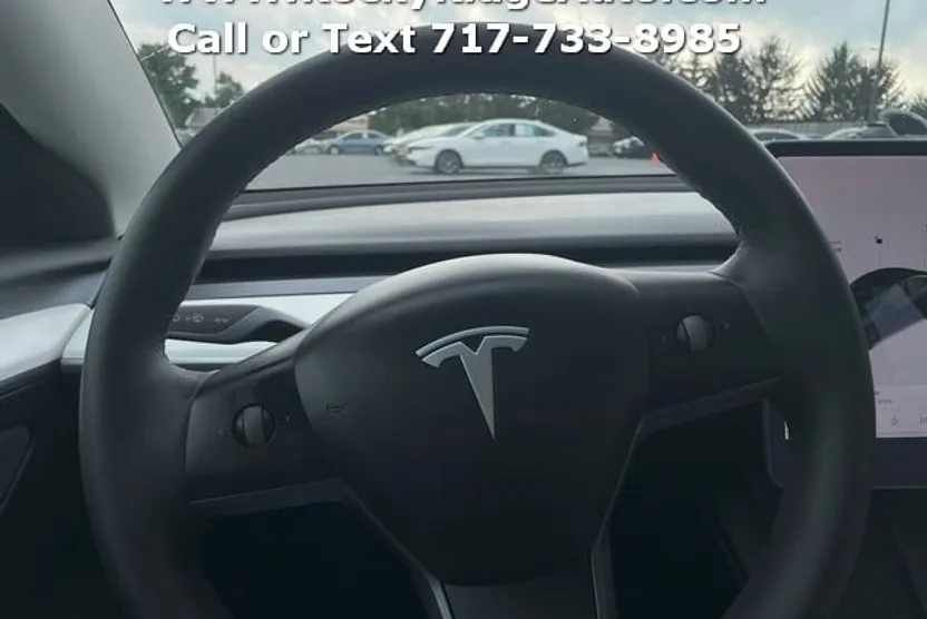 2022 Tesla Model 3 Standard Range photo 1