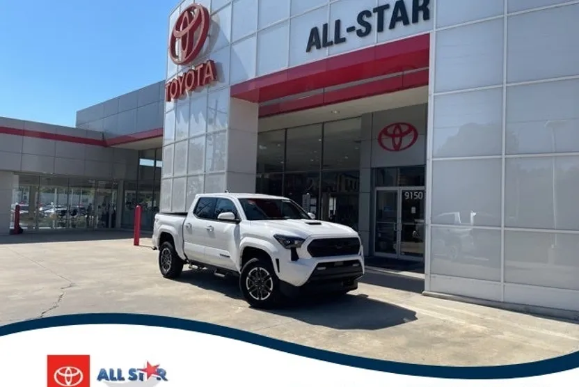 2025 Toyota Tacoma TRD Sport photo 1