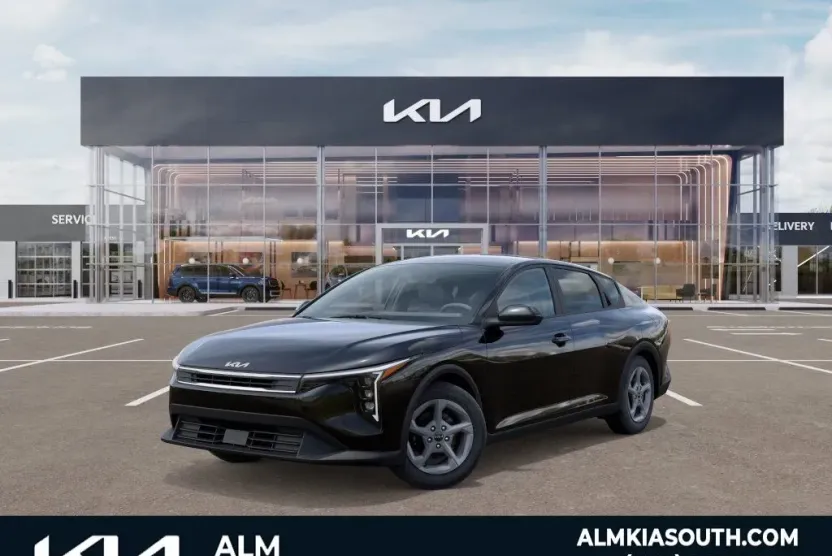 2025 Kia K4 LXS photo 1