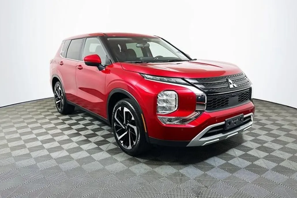 2024 Mitsubishi Outlander SE photo 1
