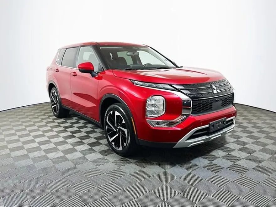 2024 Mitsubishi Outlander SE photo 1