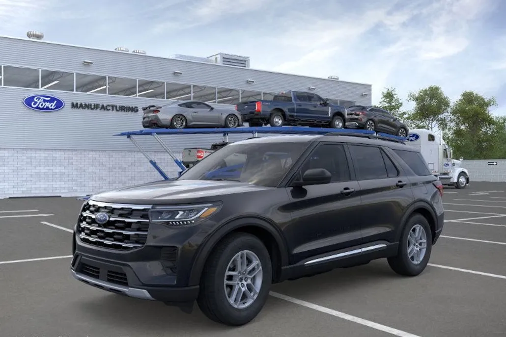 2025 Ford Explorer photo 1