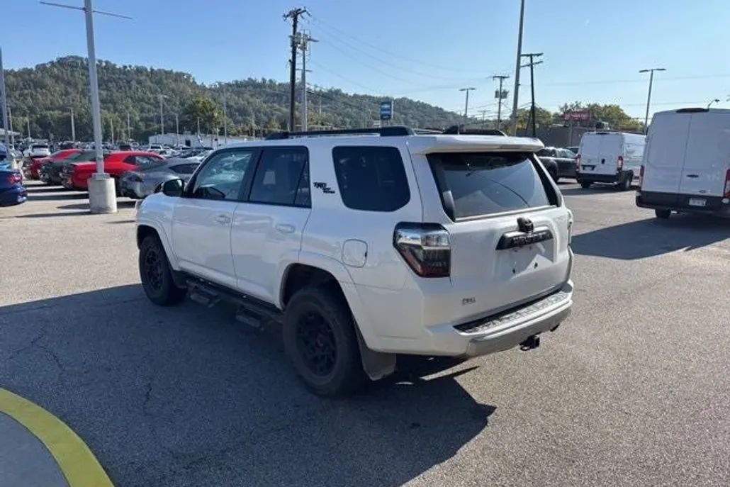 2022 Toyota 4Runner TRD Off-Road Premium photo 1