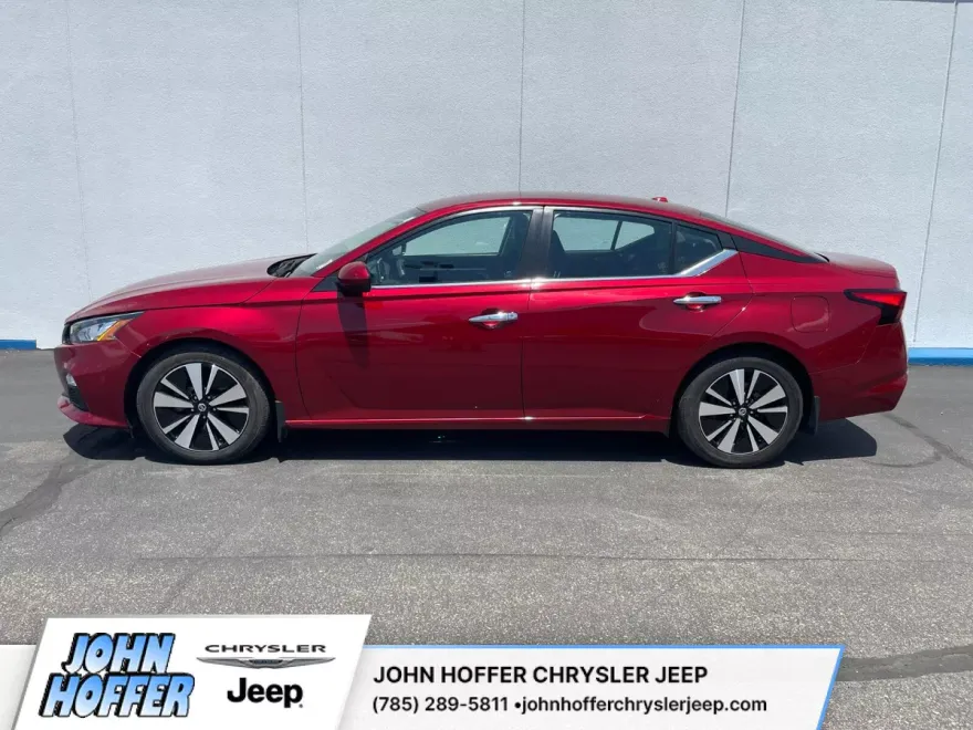 2022 Nissan Altima 2.5 SV photo 1