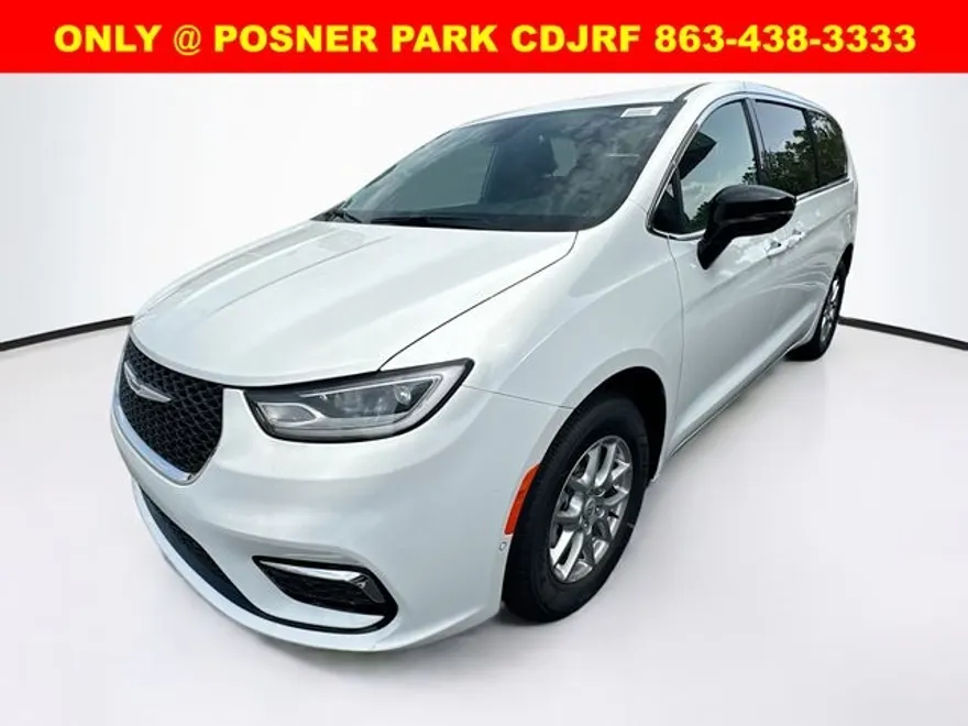2025 Chrysler Pacifica photo 1