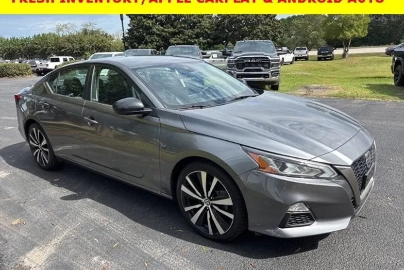 2022 Nissan Altima 2.5 SR photo 1