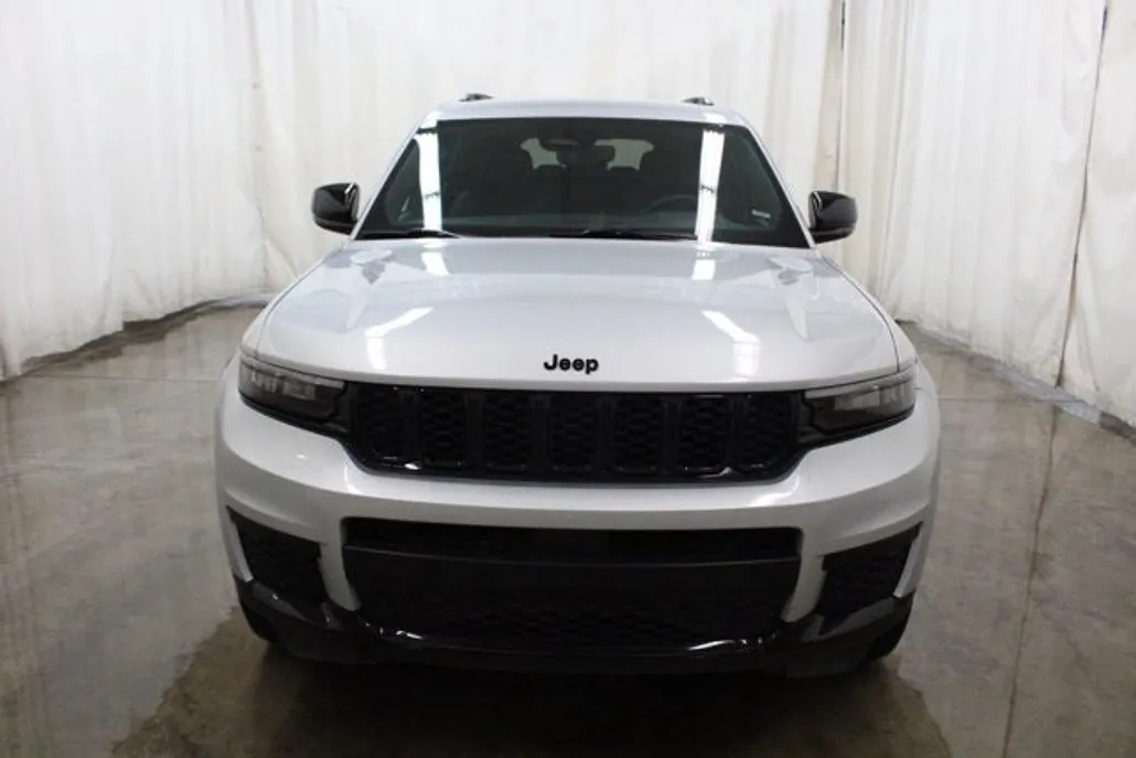 2024 Jeep Grand Cherokee Altitude photo 1
