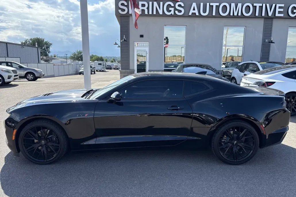 2023 Chevrolet Camaro LT1 photo 1