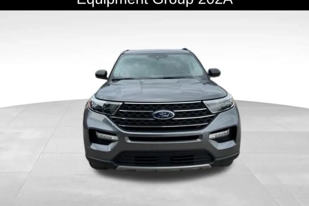 2023 Ford Explorer XLT photo 1