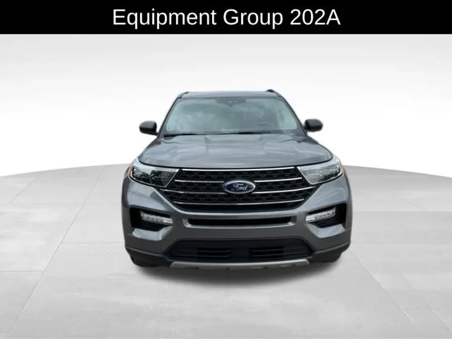 2023 Ford Explorer XLT photo 1