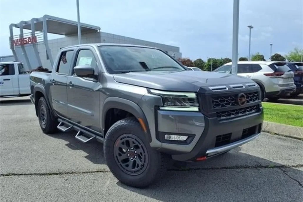 2025 Nissan Frontier Crew Cab PRO-4X photo 1