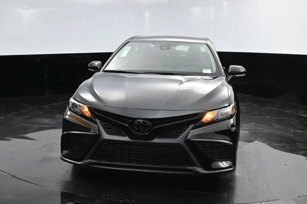 2022 Toyota Camry SE photo 1