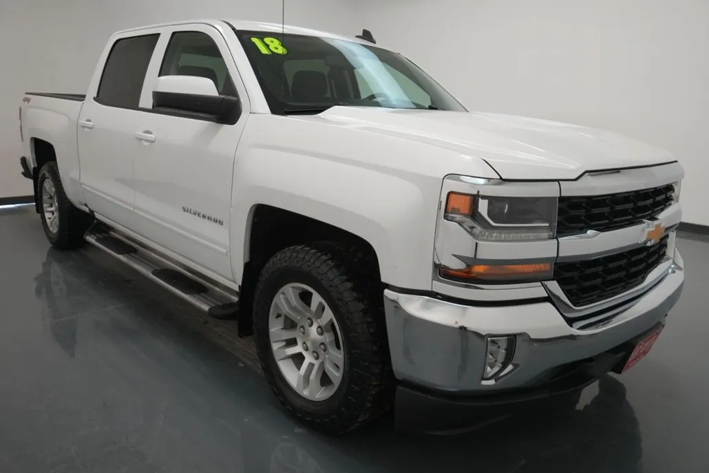 2017 Chevrolet Silverado 1500 LT photo 1
