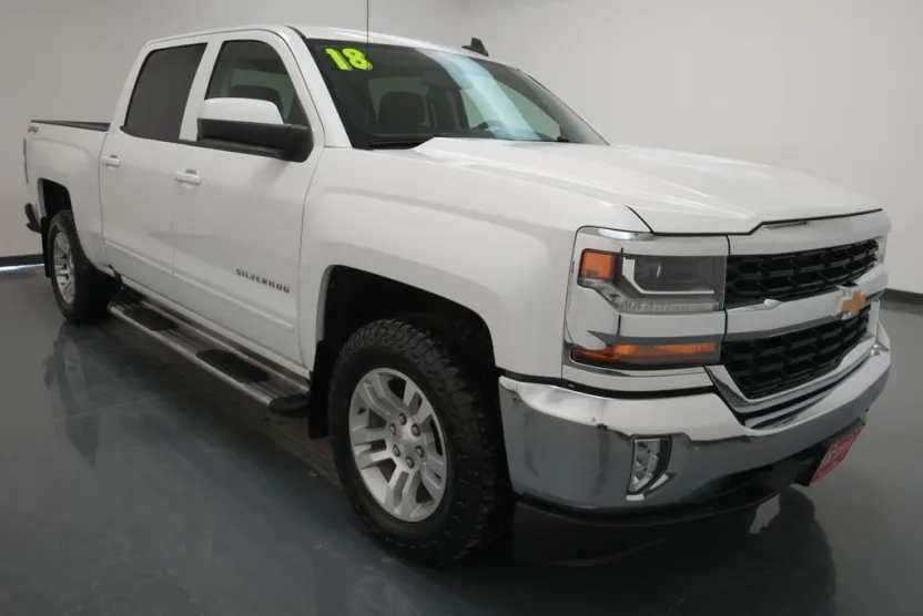 2017 Chevrolet Silverado 1500 LT photo 1