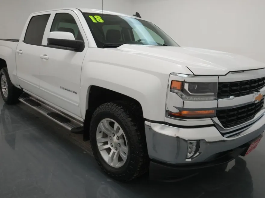 2017 Chevrolet Silverado 1500 LT photo 1