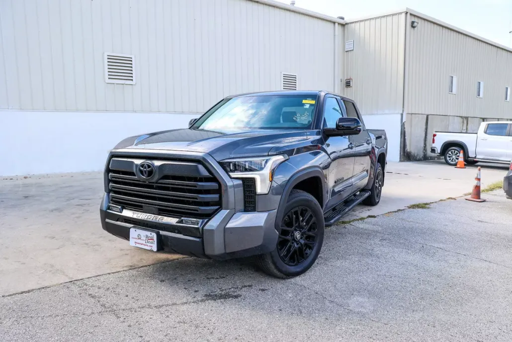 2025 Toyota Tundra Limited photo 1