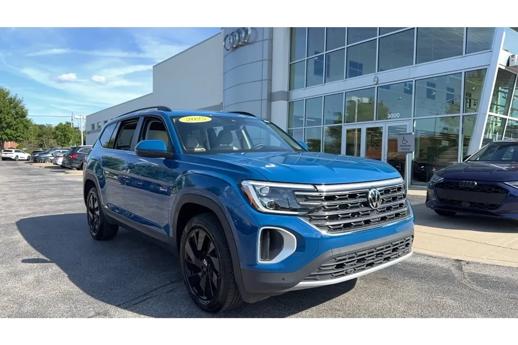 2025 Volkswagen Atlas SE Technology photo 1
