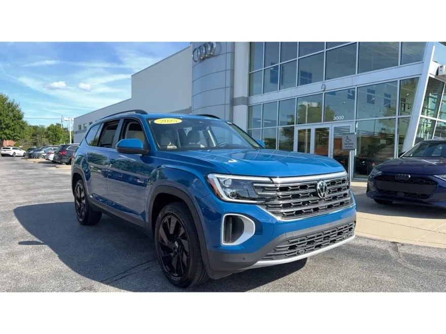 2025 Volkswagen Atlas SE Technology photo 1