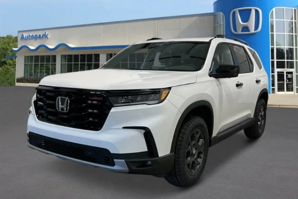 2025 Honda Pilot TrailSport photo 1