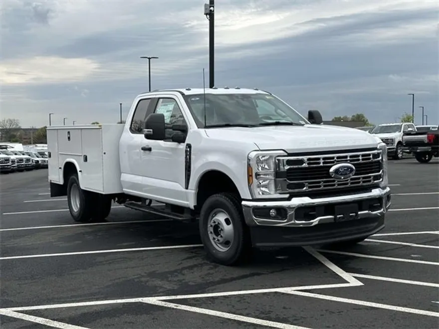 2025 Ford F-350 photo 1
