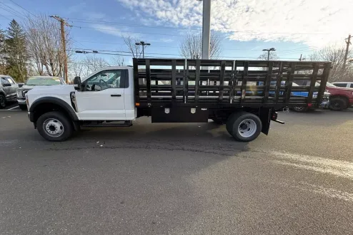 2024 Ford F-600 photo 2